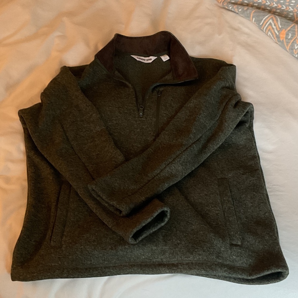 Lands’ End Men's Dark Green Sweater. Size Large. New.